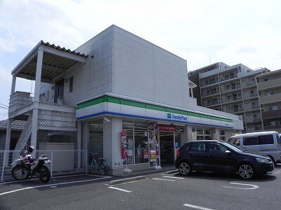物件内観写真6　(ファミリーマート西原３丁目店まで900m)