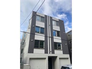 ラージヒル南郷１８外観写真
