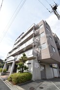 イーストヴィレッジ宮の前