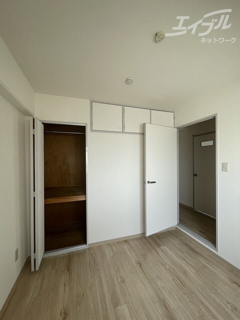 物件内観写真9　(廊下側洋室です。)