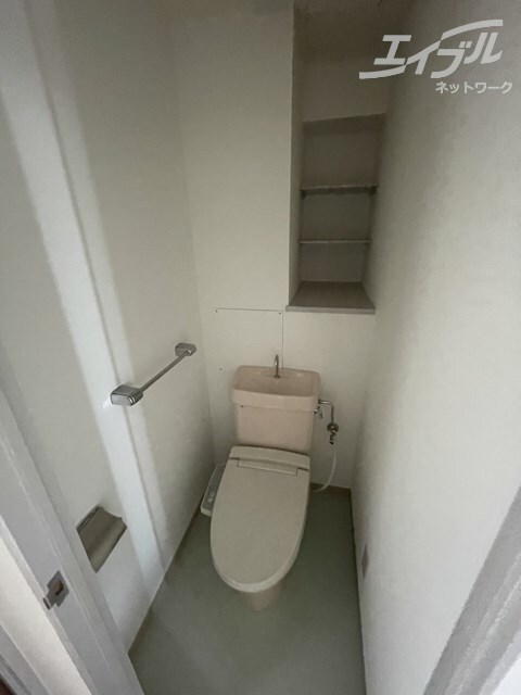 物件内観写真17　(収納・ウォシュレット付きでした。)