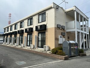 レオパレスタウンコート竜王外観写真
