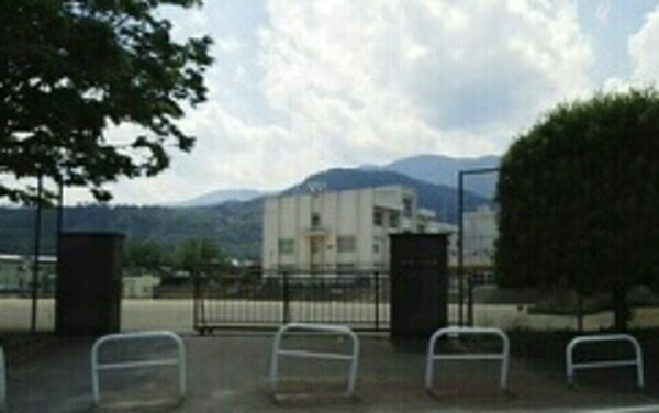 その他(増穂小学校まで550m)