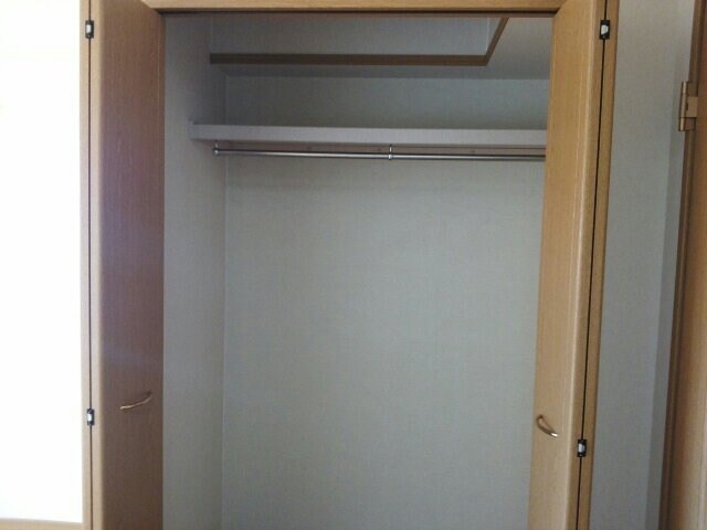 物件内観写真16　(小物を収納するのに便利です)