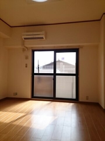 物件内観写真9　(明るい室内です)