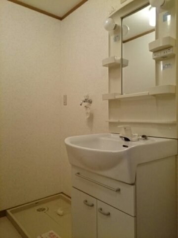 物件内観写真15　(コンパクトで使いやすい洗面所)