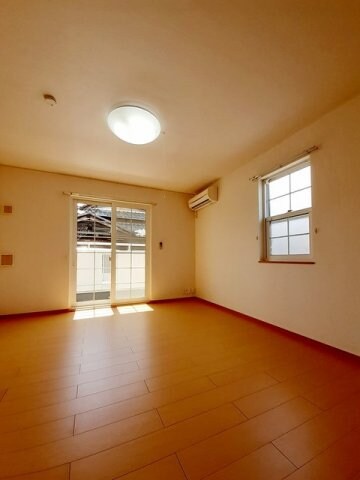 物件内観写真9　(明るい室内です)