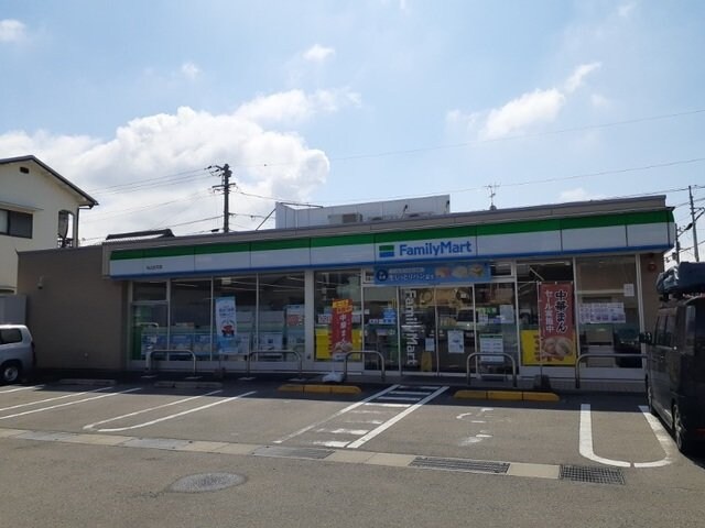 物件外観写真6　(ファミリーマート生石店様まで1600m)