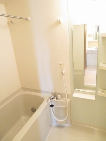 物件内観写真11　(コンパクトで使いやすいお風呂です)