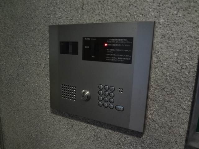 物件外観写真3　(オートロック)