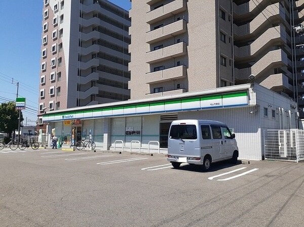 周辺環境(ファミリーマート竹原店様まで300m)