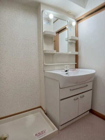 物件内観写真17　(広い洗面スペース)