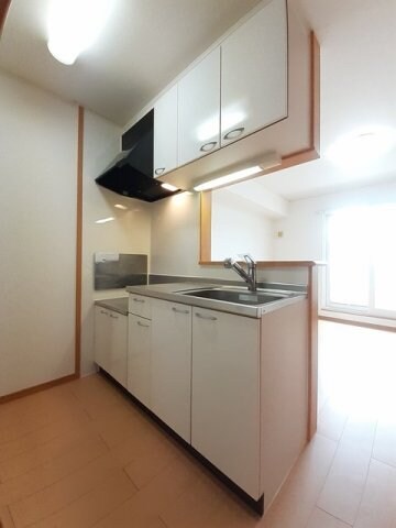 物件内観写真10　(コンパクトなキッチンで掃除もラクラク)