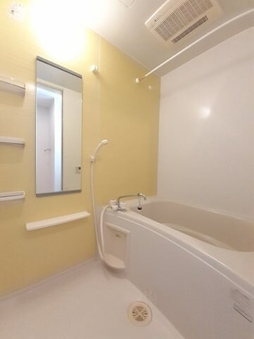 物件内観写真11　(コンパクトで使いやすいお風呂です)