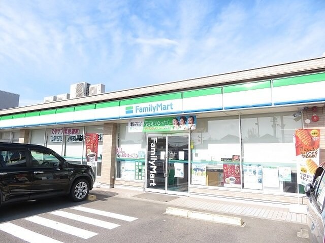 物件外観写真4　(ファミリマート松山味生店様まで240m)