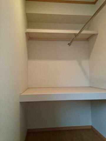物件内観写真12　(専用の収納スペースです)