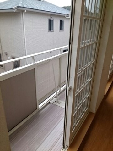 物件内観写真18　(暖かな日差しのふりそそぐバルコニー)