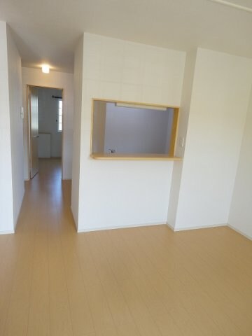 物件内観写真8　(ゆったり過ごせる居間です)