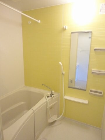 物件内観写真10　(日々の疲れを癒すお風呂付です)