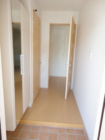 物件内観写真13　(玄関です)
