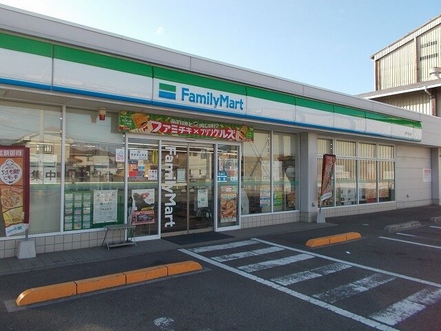物件外観写真6　(ファミリーマート伊予下吾川店様まで300m)