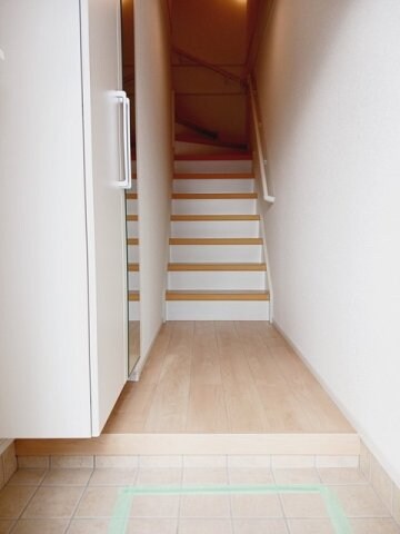 物件内観写真15　(落ち着いた玄関です)