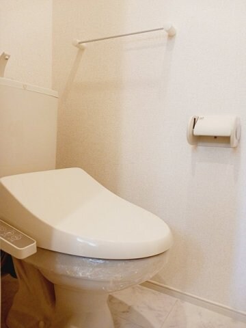 物件内観写真16　(シンプルで使いやすいトイレです)