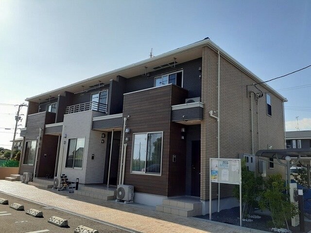 物件外観写真1　(きれいな外観です)