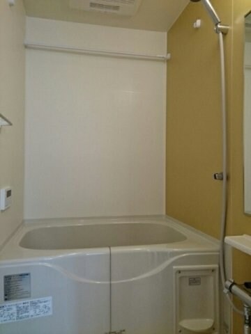 物件内観写真11　(コンパクトで使いやすいお風呂です)