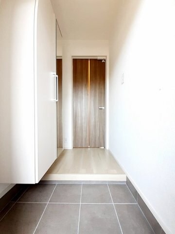 物件内観写真15　(落ち着いた玄関です)