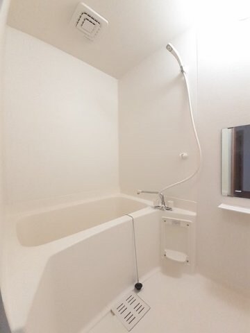 物件内観写真11　(日々の疲れを癒すお風呂付です)