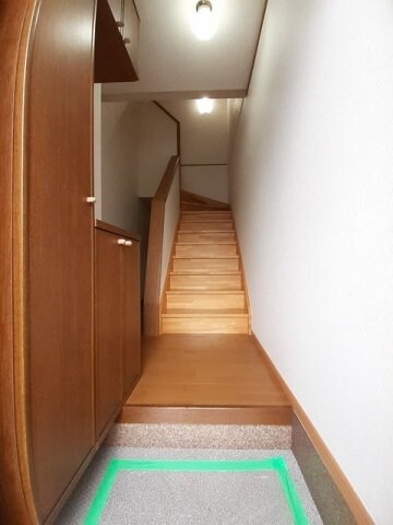 物件内観写真15　(明るい玄関です)