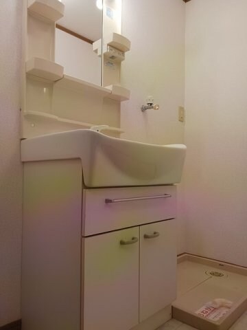 物件内観写真17　(コンパクトで使いやすい洗面所)