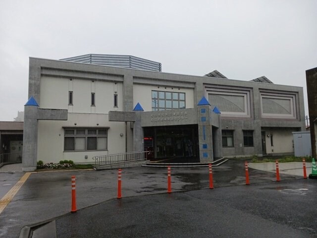 物件外観写真8　(松山市役所三津浜支所様まで550m)