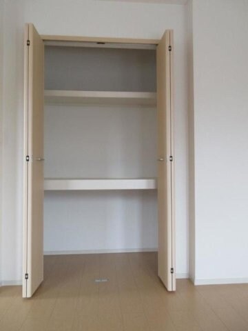 物件内観写真12　(小物を収納するのに便利です)