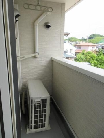 物件内観写真16　(バルコニーからの眺めを楽しみながら食事をしませんか)