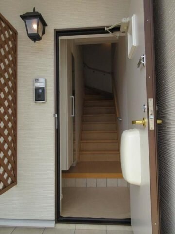 物件内観写真19　(落ち着いた玄関です)