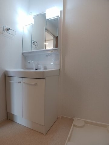 物件内観写真17　(コンパクトで使いやすい洗面所)