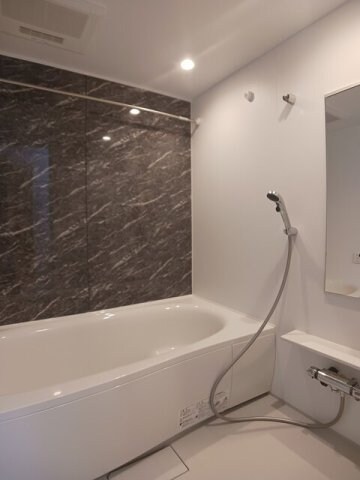 物件内観写真11　(コンパクトで使いやすいお風呂です)