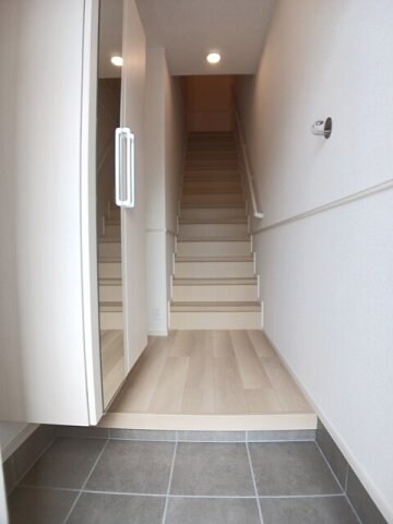 物件内観写真15　(きれいな玄関です)