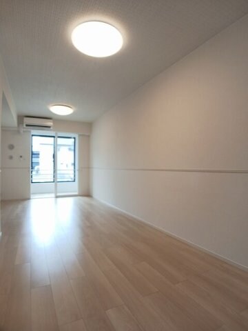 物件内観写真9　(内装は落ち着いています)