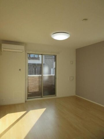 物件内観写真9　(明るい室内です)