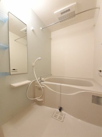 物件内観写真11　(コンパクトで使いやすいお風呂です)