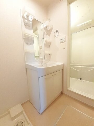 物件内観写真17　(脱衣スペースもあります)