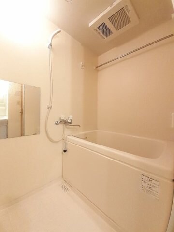 物件内観写真10　(日々の疲れを癒すお風呂付です)