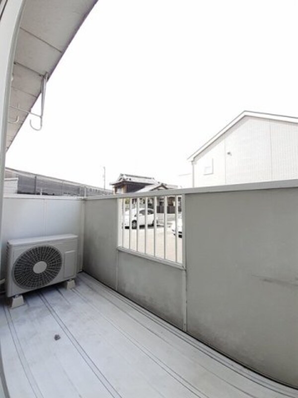 バルコニー(外からの目が気にならないバルコニーで洗濯物が干せます)