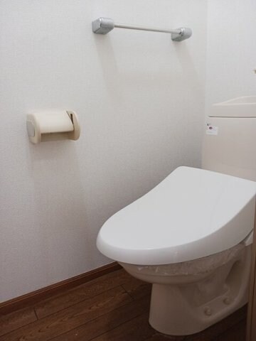 物件内観写真16　(コンパクトで使いやすいトイレです)