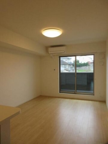 物件内観写真9　(ゆったり過ごせるリビングです)