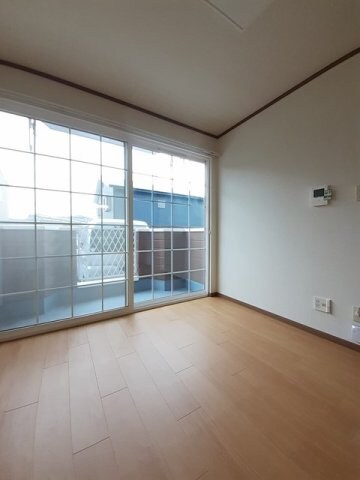 物件内観写真9　(明るい室内です)