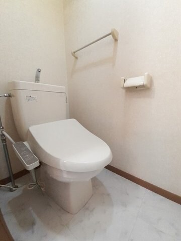 物件内観写真16　(シンプルで使いやすいトイレです)